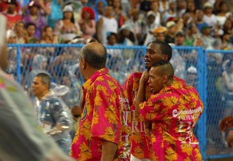 Choque de una carroza en el Carnaval de Río deja 20 heridos #Brasil