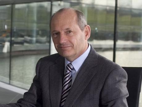 Ron Dennis se aleja de la competición y ficha por el ministerio de defensa británico