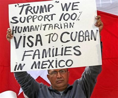 Cubanos varados en México podrían solicitar “Asilo Político” y evitar deportaciones