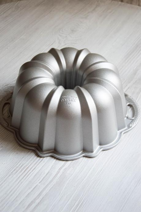 Bundt cake de limón y semillas de amapola clásico