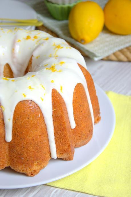 Bundt cake de limón y semillas de amapola clásico