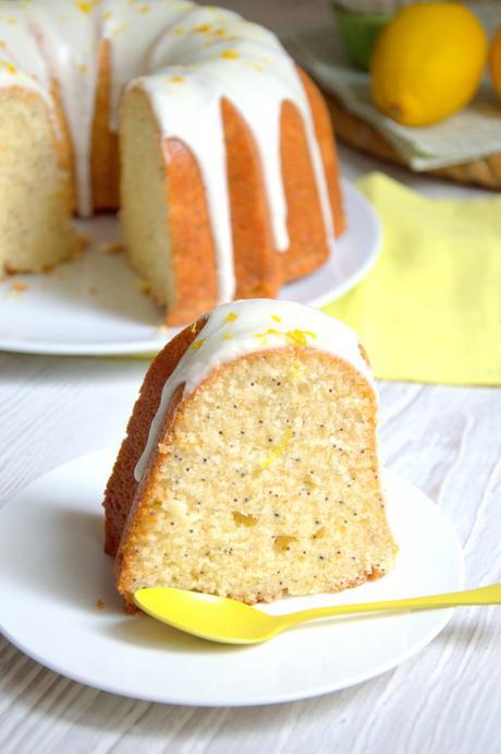 Bundt cake de limón y semillas de amapola clásico