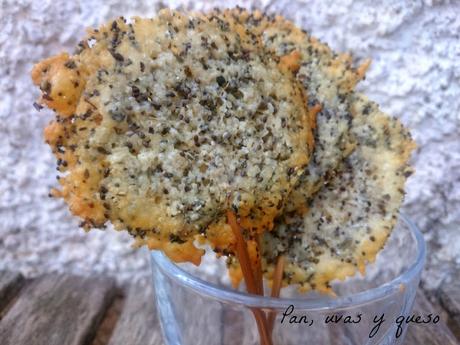 Piruletas de Parmesano y semillas