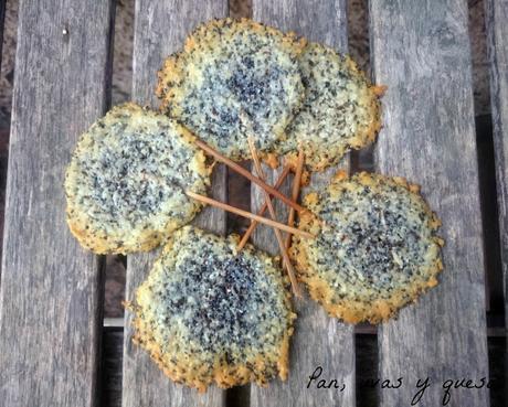 Piruletas de Parmesano y semillas
