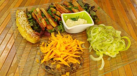 Hamburguesas mexicanas de judías negras con yuca frita