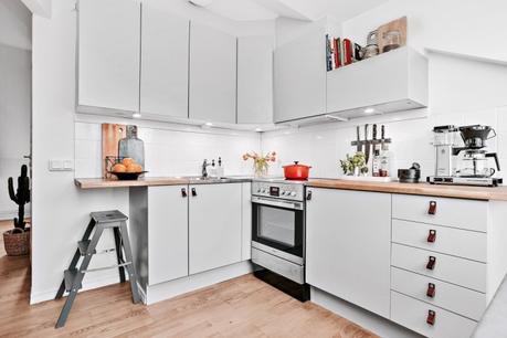 salón buhardilla pared de cristal estilo nórdico distribución diáfana distribución abierta decoración viviendas pequeñas decoración practica y acogedora decoración minipisos decoración en blanco decoración áticos blog interiores 