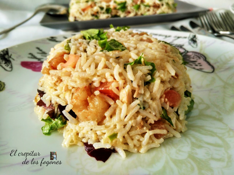 PASTEL FRÍO DE ARROZ CON GAMBAS AL AJILLO, BROTES TIERNOS Y TOMATITOS CHERRY