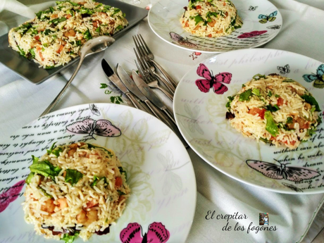 PASTEL FRÍO DE ARROZ CON GAMBAS AL AJILLO, BROTES TIERNOS Y TOMATITOS CHERRY