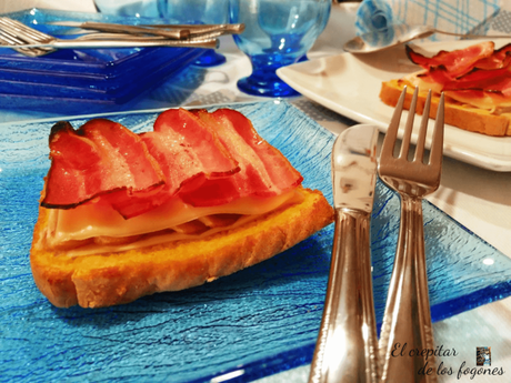 JUEGO DE BLOGUEROS 2.0: TOSTAS DE BACON Y PERAS
