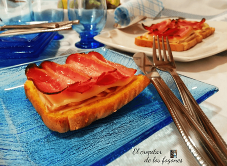 JUEGO DE BLOGUEROS 2.0: TOSTAS DE BACON Y PERAS