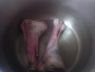 Braones de cordero en salsa de huevo y avellanas/Patatas asadas con pimentón