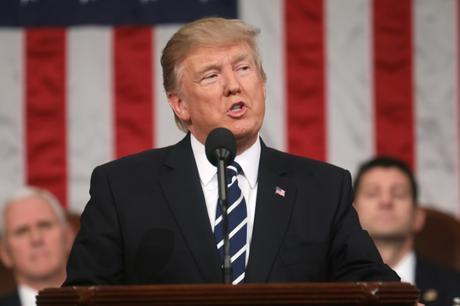 Ahora Trump podría impulsar la idea de hacer legal a millones de inmigrantes indocumentados