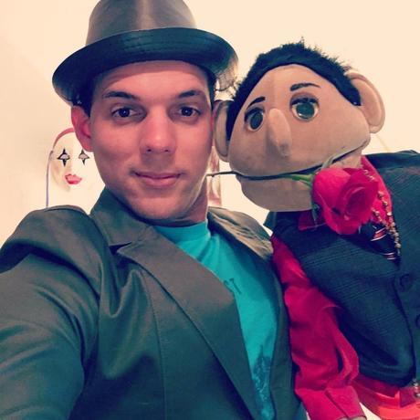 EN VIDEO: Un ventrílocuo cubano en el mall de Hialeah se hace viral