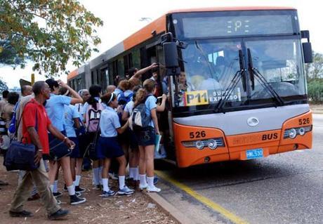 El régimen en ALERTA ante posible huelga de transportistas en La Habana