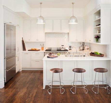 antes y después de una cocina con un estilo clásico renovado