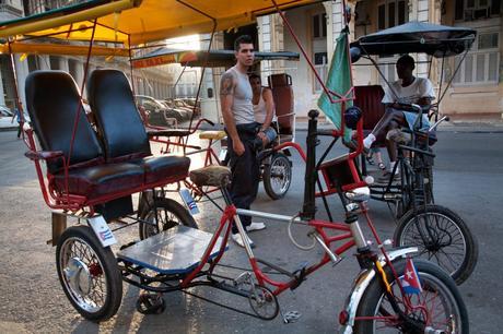 En Cuba el régimen acorrala a los bicitaxis y les hace la vida imposible