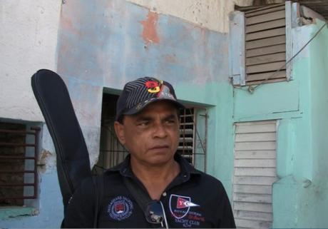 Al menos 300 cubanos viven en la miseria en un antiguo matadero de La Habana