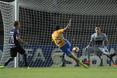 Tigres gana 3-0 a los Pumas y se clasifica a la semifinal de Concacaf