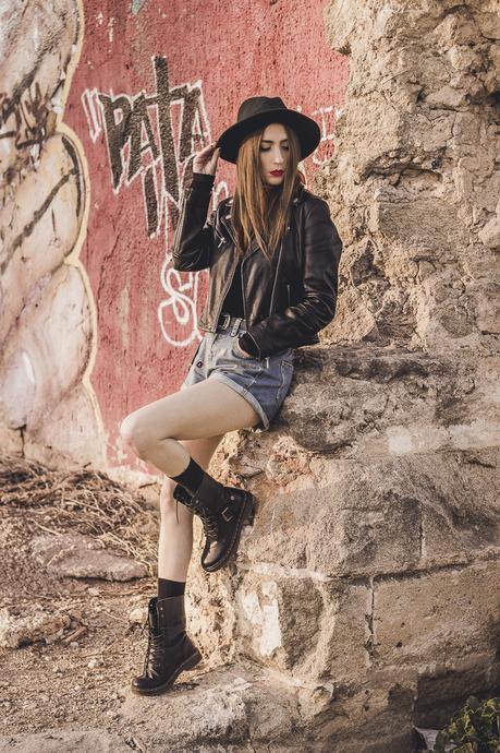 EMBRODERY DENIM SHORTS