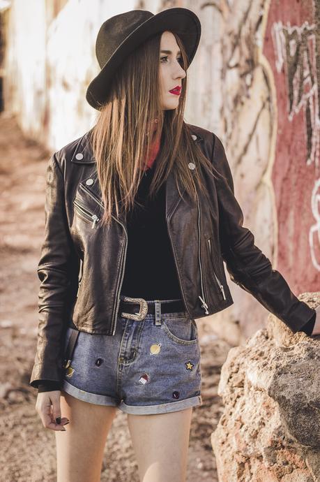 EMBRODERY DENIM SHORTS