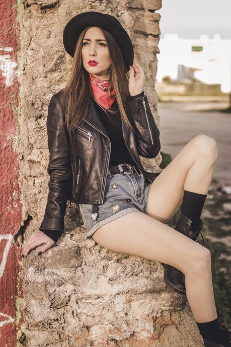 EMBRODERY DENIM SHORTS