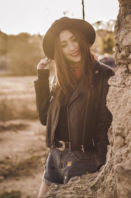 EMBRODERY DENIM SHORTS