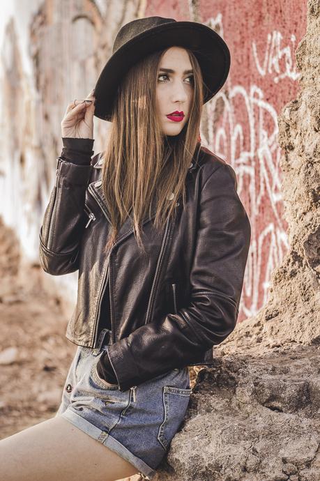 EMBRODERY DENIM SHORTS