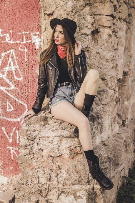 EMBRODERY DENIM SHORTS