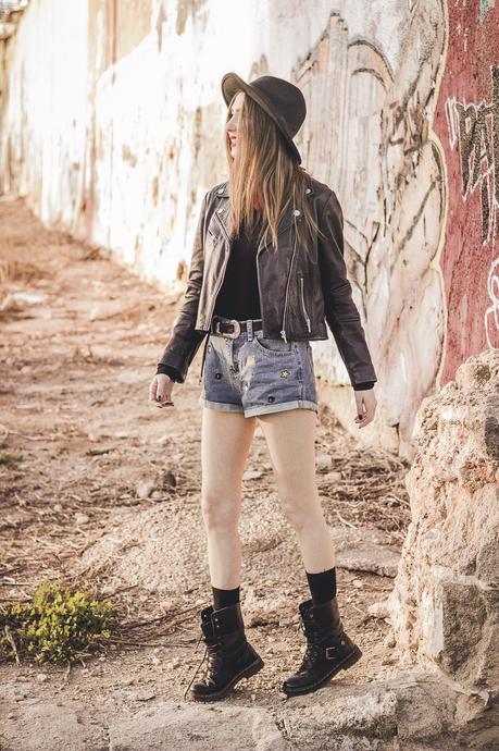 EMBRODERY DENIM SHORTS