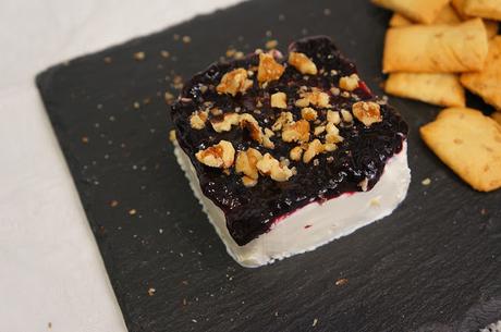 Queso philadelphia con mermelada de cerezas y nueces