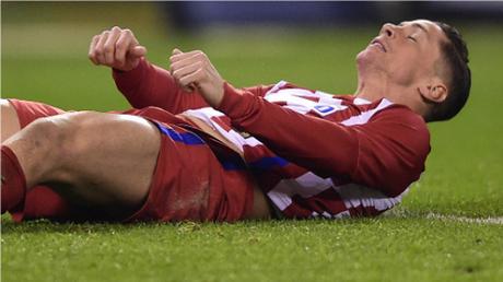 Fernando Torres evacuado a un hospital con “traumatismo craneoencefálico” #Futbol (VIDEO)