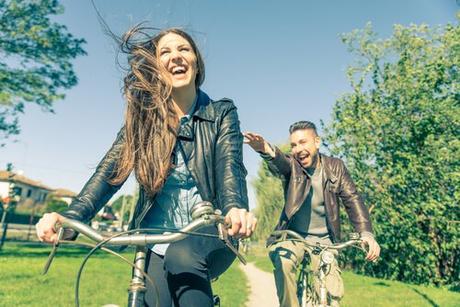 Pareja en bici