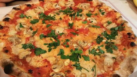 Pizzería-focaccería vegana vegetariana Zeneize, cumpleaños y novedades