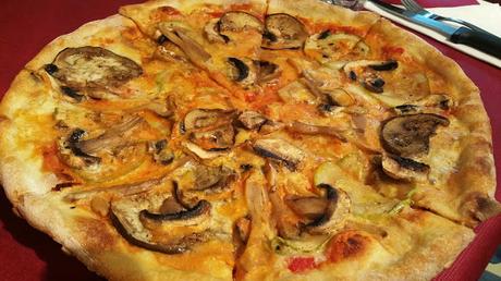 Pizzería-focaccería vegana vegetariana Zeneize, cumpleaños y novedades