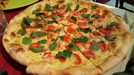 Pizzería-focaccería vegana vegetariana Zeneize, cumpleaños y novedades