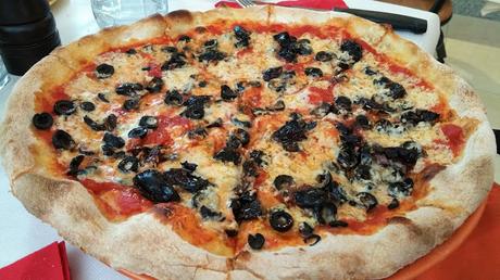 Pizzería-focaccería vegana vegetariana Zeneize, cumpleaños y novedades