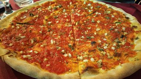 Pizzería-focaccería vegana vegetariana Zeneize, cumpleaños y novedades