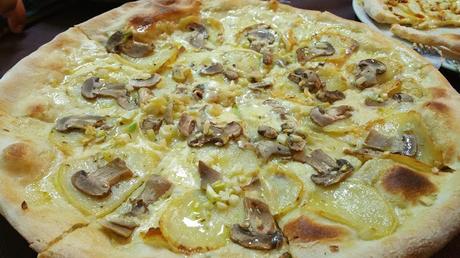 Pizzería-focaccería vegana vegetariana Zeneize, cumpleaños y novedades