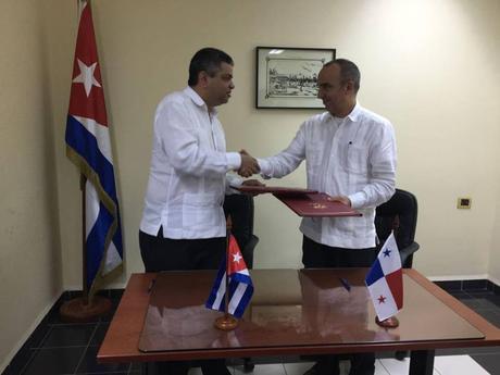 Cuba y Panamá firman acuerdo sobre deportaciones de migrantes cubanos Cuba y Panamá firman acuerdo sobre deportaciones de migrantes cubanos