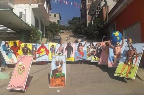 Video: presentan Lotería Humana en Carnaval Putleco de Oaxaca