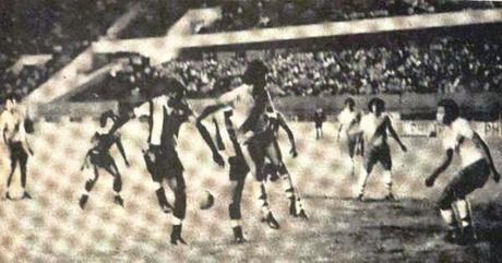 04 de Marzo en Alianza Lima [Himno Blanquiazul]