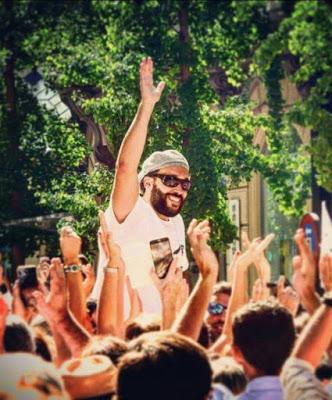 Spiriman' agua la fiesta de Andalucía a Susana Díaz: denuncia amenazas y llama a la protesta.