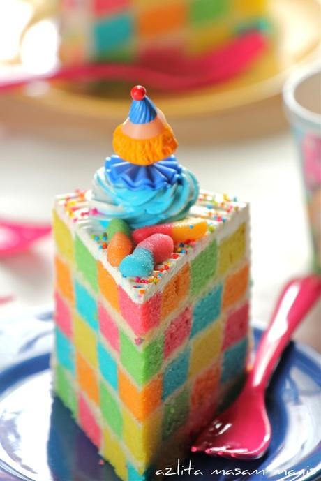 TARTA ARCOIRIS A CUADROS TARTA ARCOIRIS A CUADROS