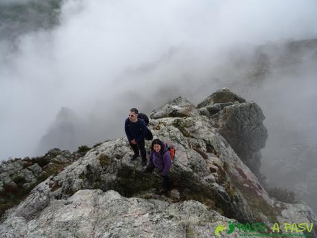 Ruta al Pico Castillo y la Rozada: Accediendo a la cima del Pico Castillo