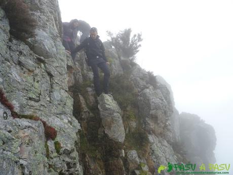 Ruta al Pico Castillo y la Rozada: Bajando de la cima del Pico Castillo