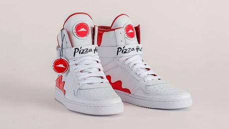 Pizza Hut inventa unas zapatillas que permiten pedir pizza apretando a un botón