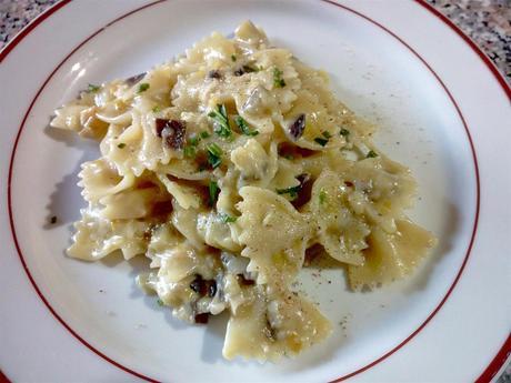 Pasta con berenjenas y queso taleggio - Macarrones con berenjenas y queso - Farfalle con melanzane e taleggio - Aubergine and cheese pasta recipe 