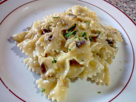 Pasta con berenjenas y queso taleggio - Macarrones con berenjenas y queso - Farfalle con melanzane e taleggio - Aubergine and cheese pasta recipe 