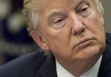 Trump firma nueva orden sobre el veto a refugiados y ciudadanos de 6 países