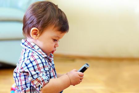 Cómo proteger a los niños de la radiación de teléfonos móviles